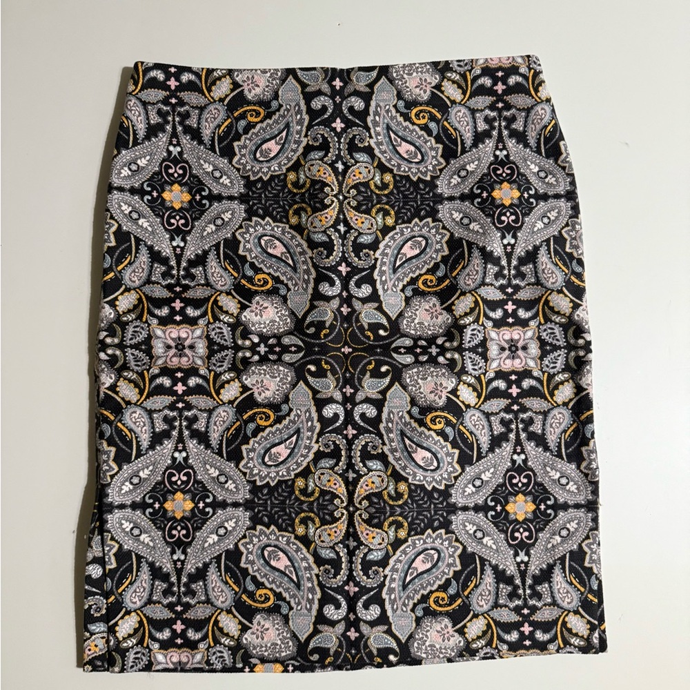 LOFT Black and Gray Paisley Pencil Skirt
